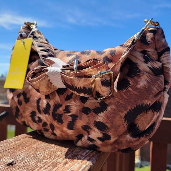 Vince Camuto Handbags - NWT Vince Camuto Animal print crossbody